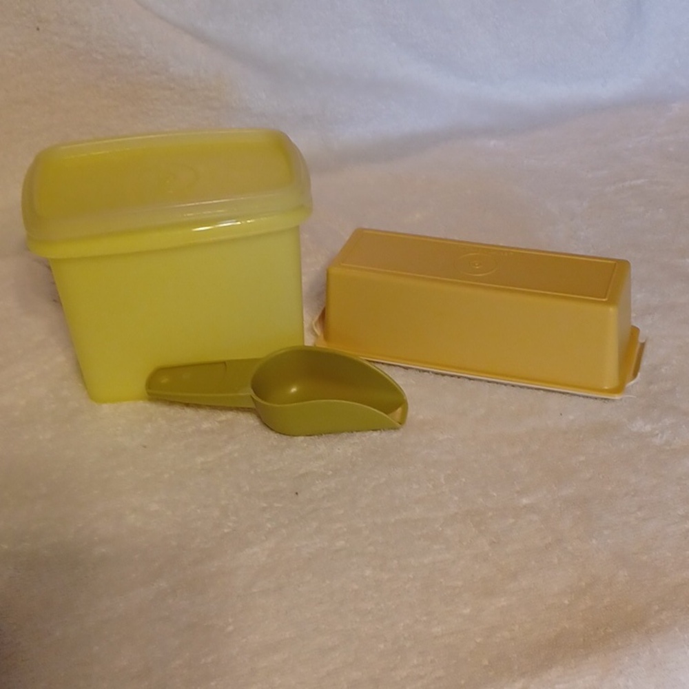 Tupperware vintage butter keeper small canister, green scoop